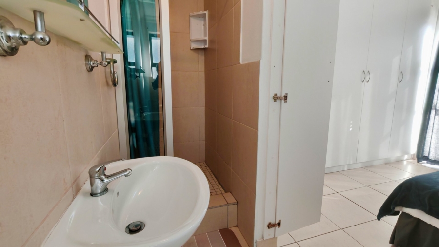 5 Bedroom Property for Sale in Twee Kuilen Western Cape